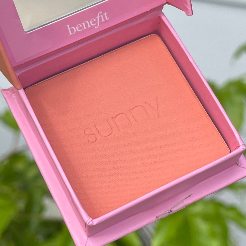 BENEFIT COSMETICS Silky Soft Powder Blush In Sunny (Warm Coral)
